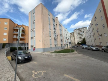 Apartamento T3 para Venda em Carregado e Cadafais