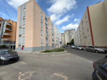 Apartamento T3 para Venda em Carregado e Cadafais