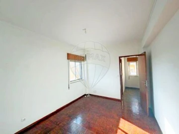 Apartamento T3 para Venda em Carregado e Cadafais