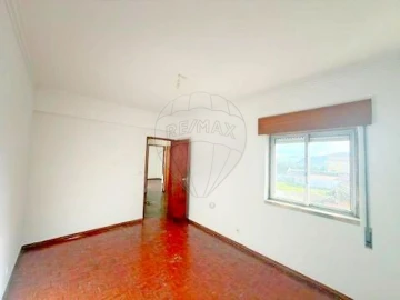 Apartamento T3 para Venda em Carregado e Cadafais