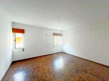 Apartamento T3 para Venda em Carregado e Cadafais