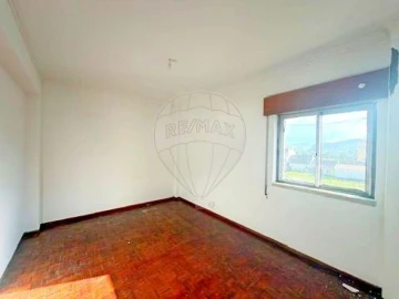 Apartamento T3 para Venda em Carregado e Cadafais