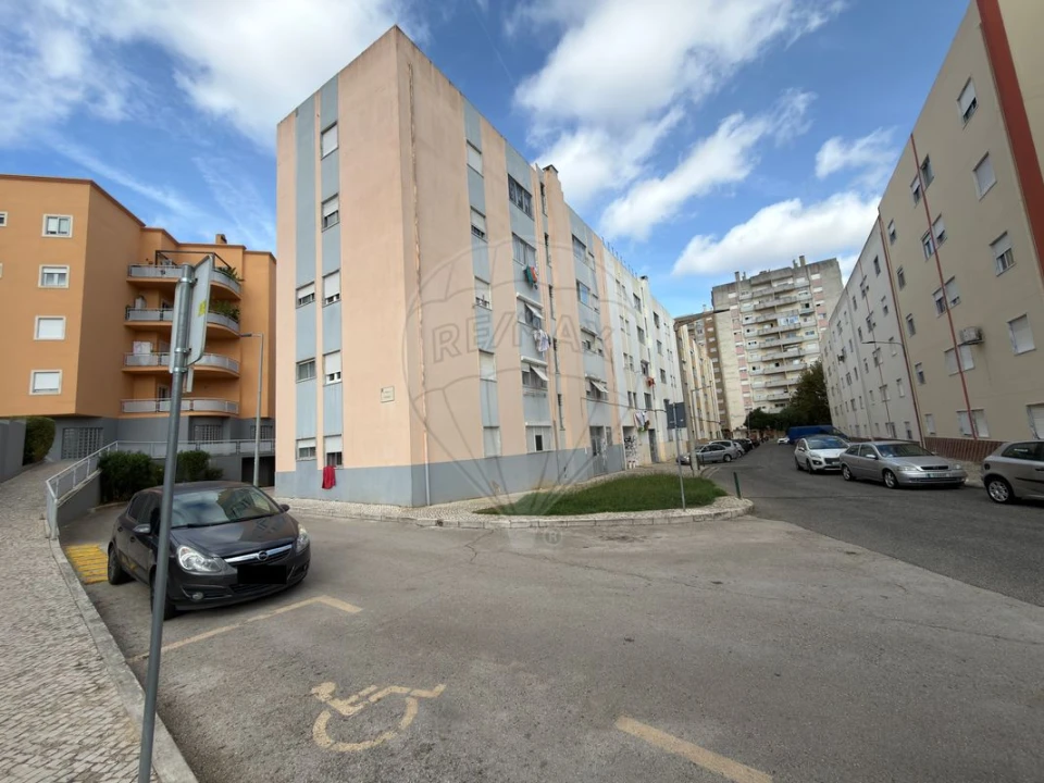 Apartamento T3 para Venda em Carregado e Cadafais Foto 4