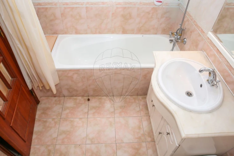 Apartamento T2 para Venda em Castanheira do Ribatejo e Cachoeiras Foto 24