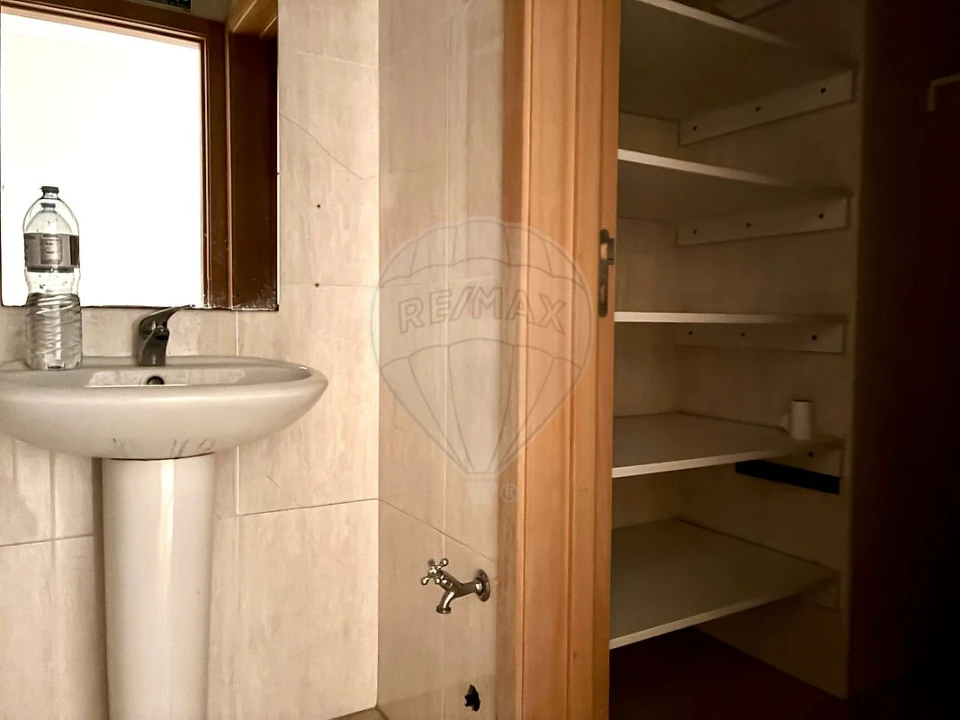 Loja para Arrendamento em Espinho Foto 8