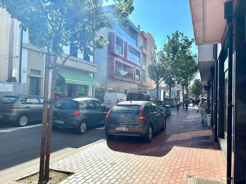 Loja para Arrendamento em Espinho Foto 11