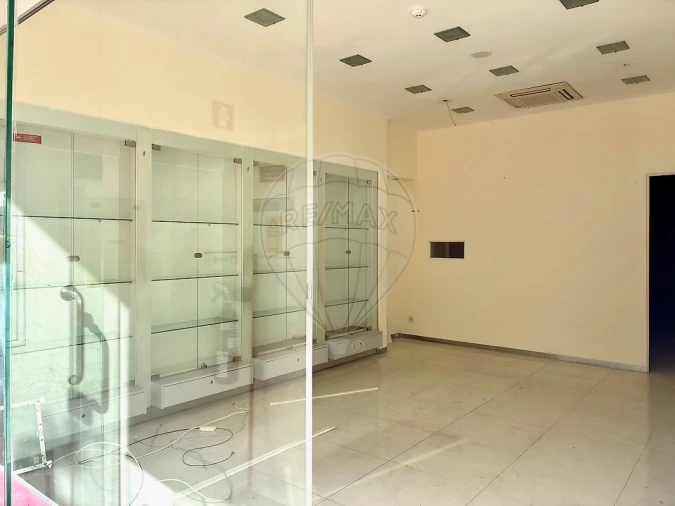 Loja para Arrendamento em Espinho Foto 4