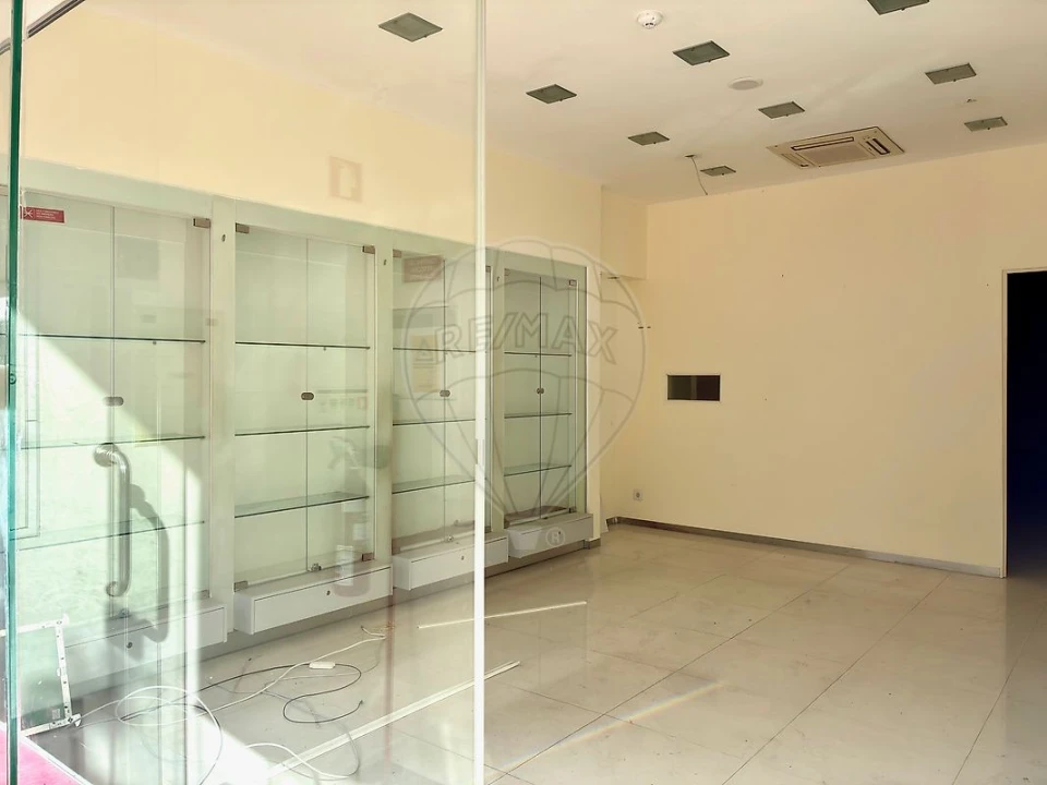 Loja para Arrendamento em Espinho Foto 4