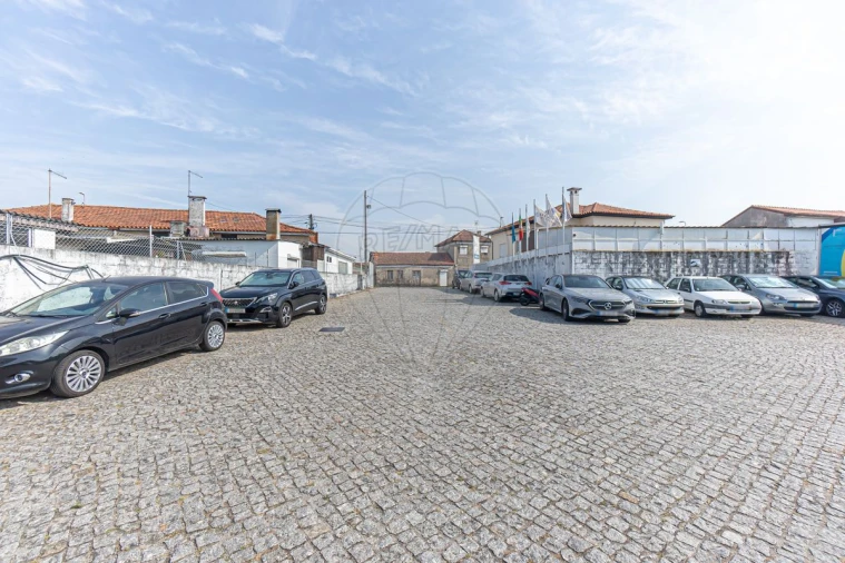Armazém para Venda em Serzedo e Perosinho Foto 3