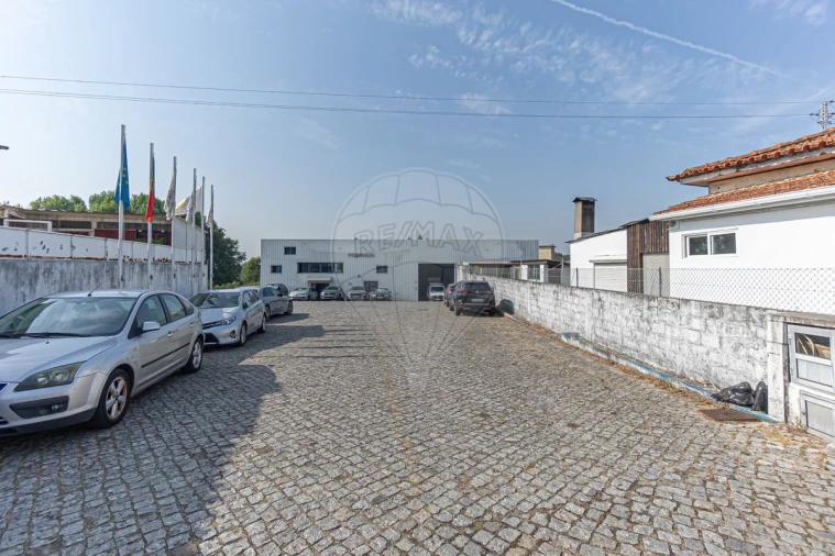 Armazém para Venda em Serzedo e Perosinho Foto 2