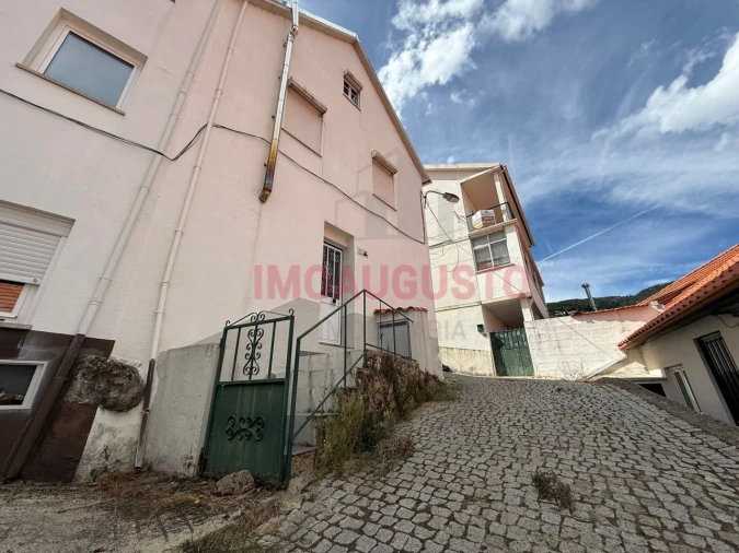 Moradia T4 para Venda em Manteigas (São Pedro)