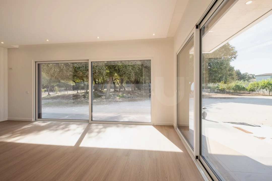 Moradia T3 para Venda em Turquel Foto 4