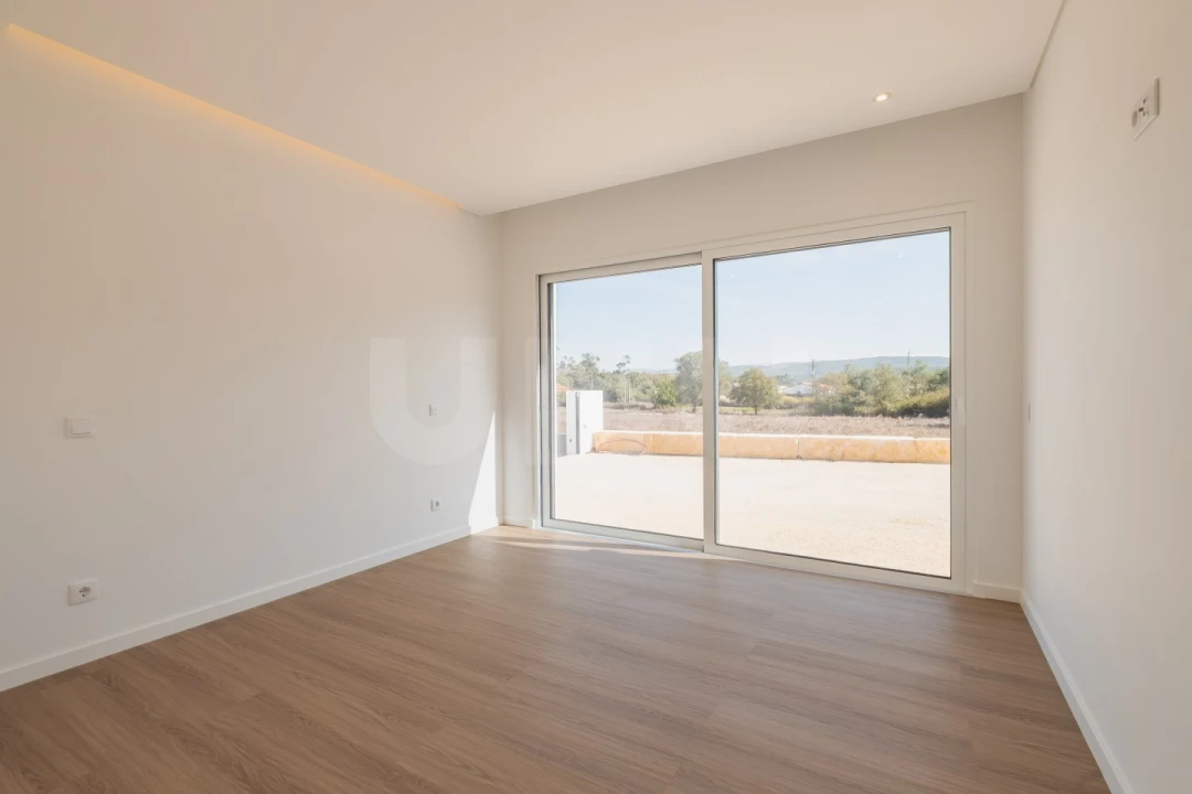 Moradia T3 para Venda em Turquel Foto 30