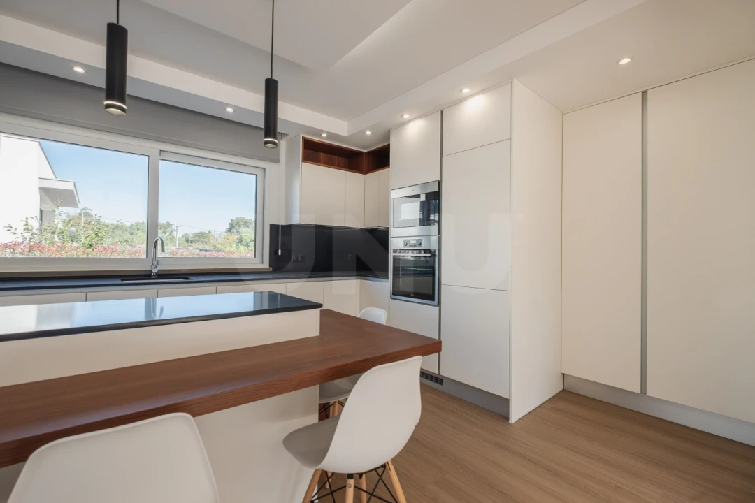 Moradia T3 para Venda em Turquel Foto 11