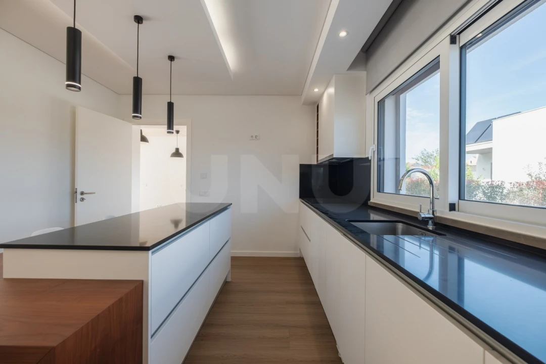 Moradia T3 para Venda em Turquel Foto 15