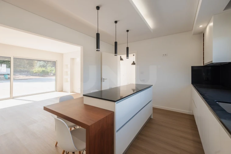 Moradia T3 para Venda em Turquel Foto 14