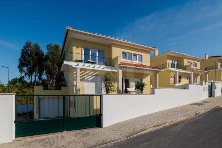 Moradia T4 para Venda em Nossa Senhora do Pópulo, Coto e São Gregório Foto 1