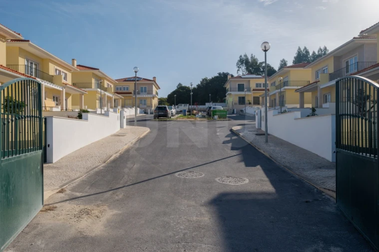 Moradia T4 para Venda em Nossa Senhora do Pópulo, Coto e São Gregório Foto 3