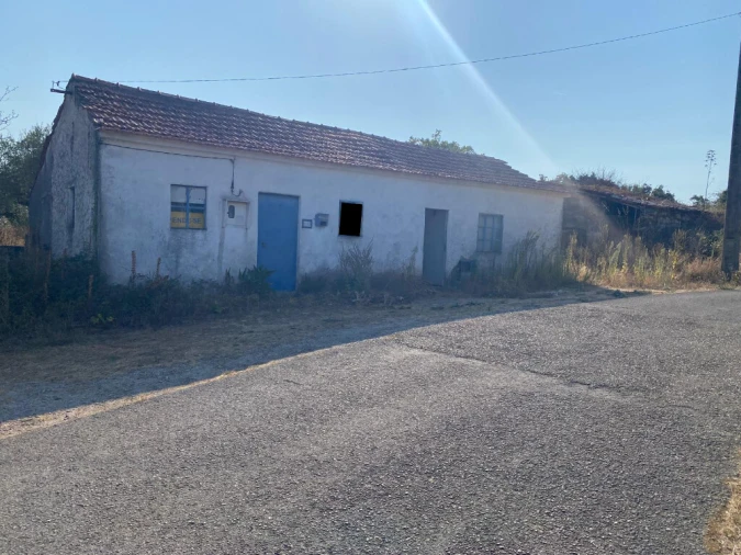 Moradia T2 para Venda em Nossa Senhora do Pranto Foto 3