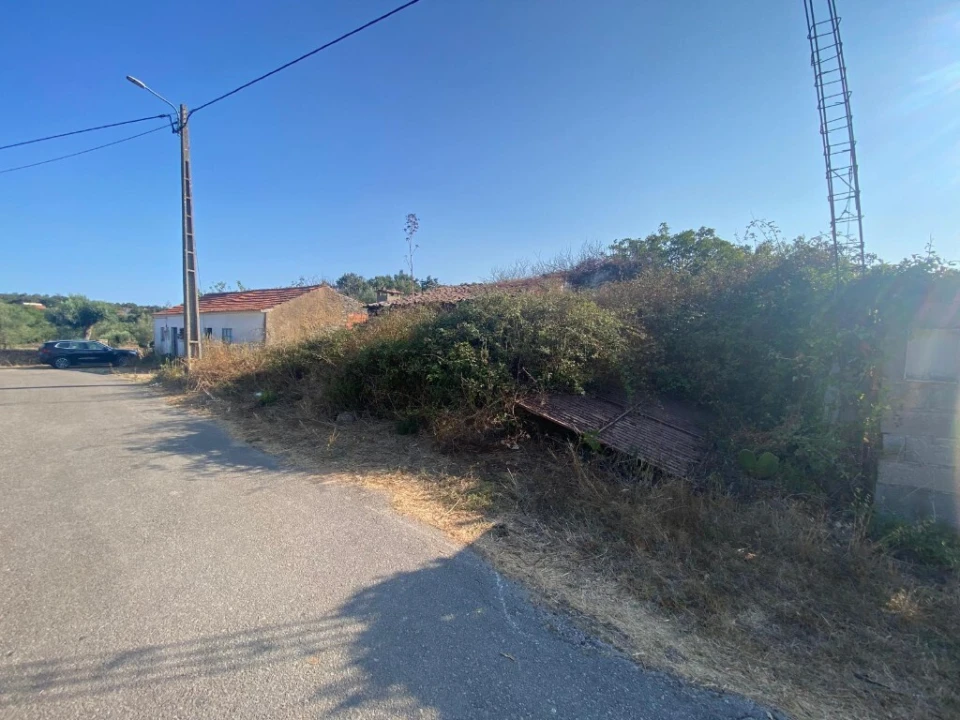 Moradia T2 para Venda em Nossa Senhora do Pranto Foto 2