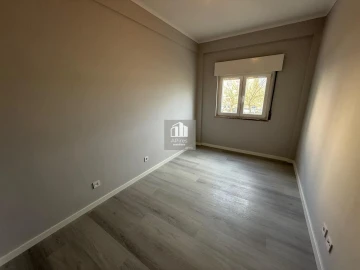Apartamento T3 para Venda em Laranjeiro e Feijó