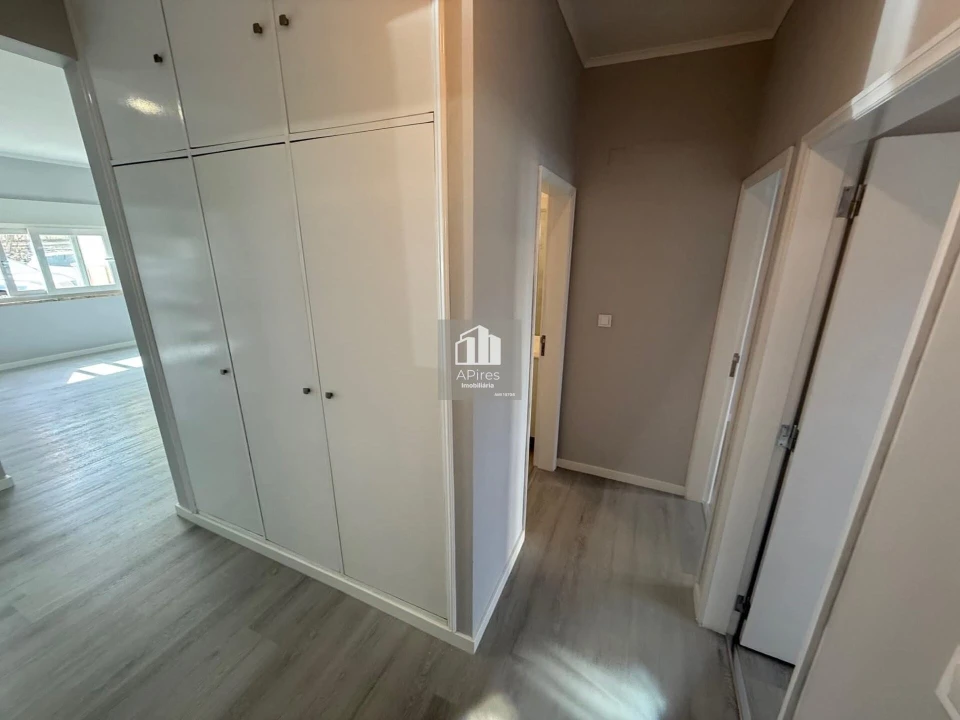 Apartamento T3 para Venda em Laranjeiro e Feijó Foto 2