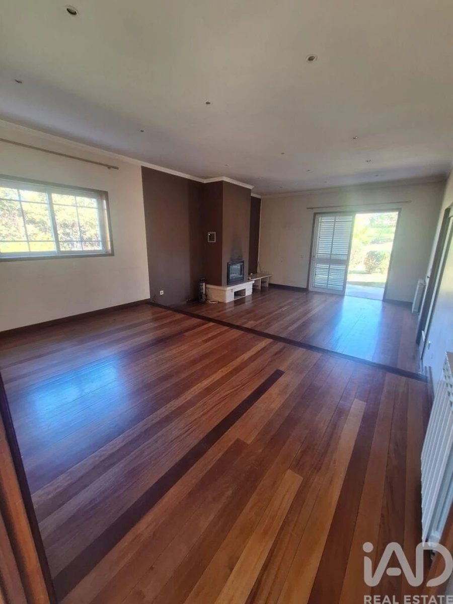 Moradia T4 para Venda em Recarei Foto 5