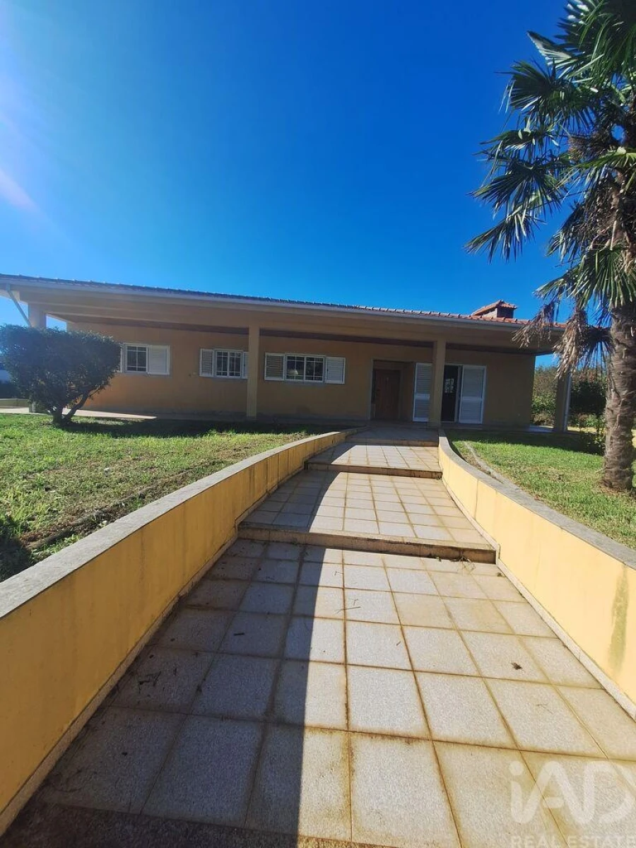 Moradia T4 para Venda em Recarei Foto 2