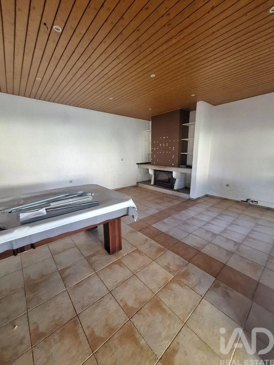 Moradia T4 para Venda em Recarei Foto 8