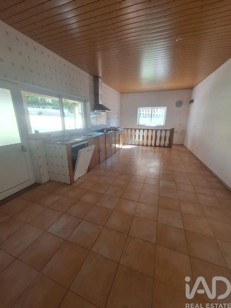 Moradia T4 para Venda em Recarei Foto 15