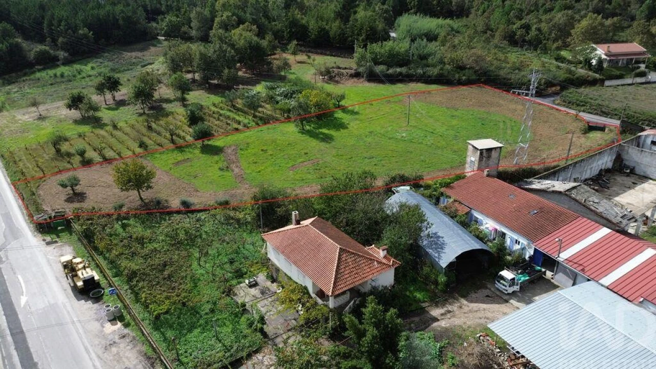 Terreno para Venda em Adoufe e Vilarinho de Samardã Foto 4
