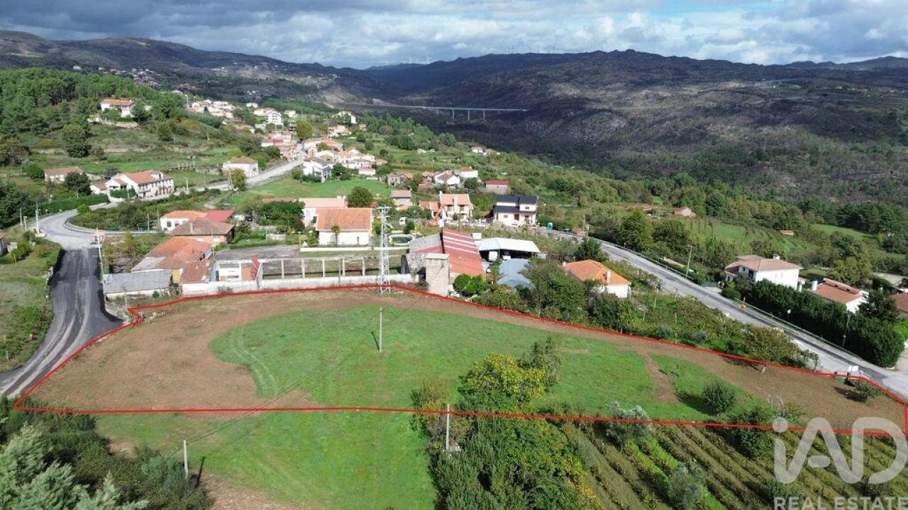 Terreno para Venda em Adoufe e Vilarinho de Samardã Foto 3