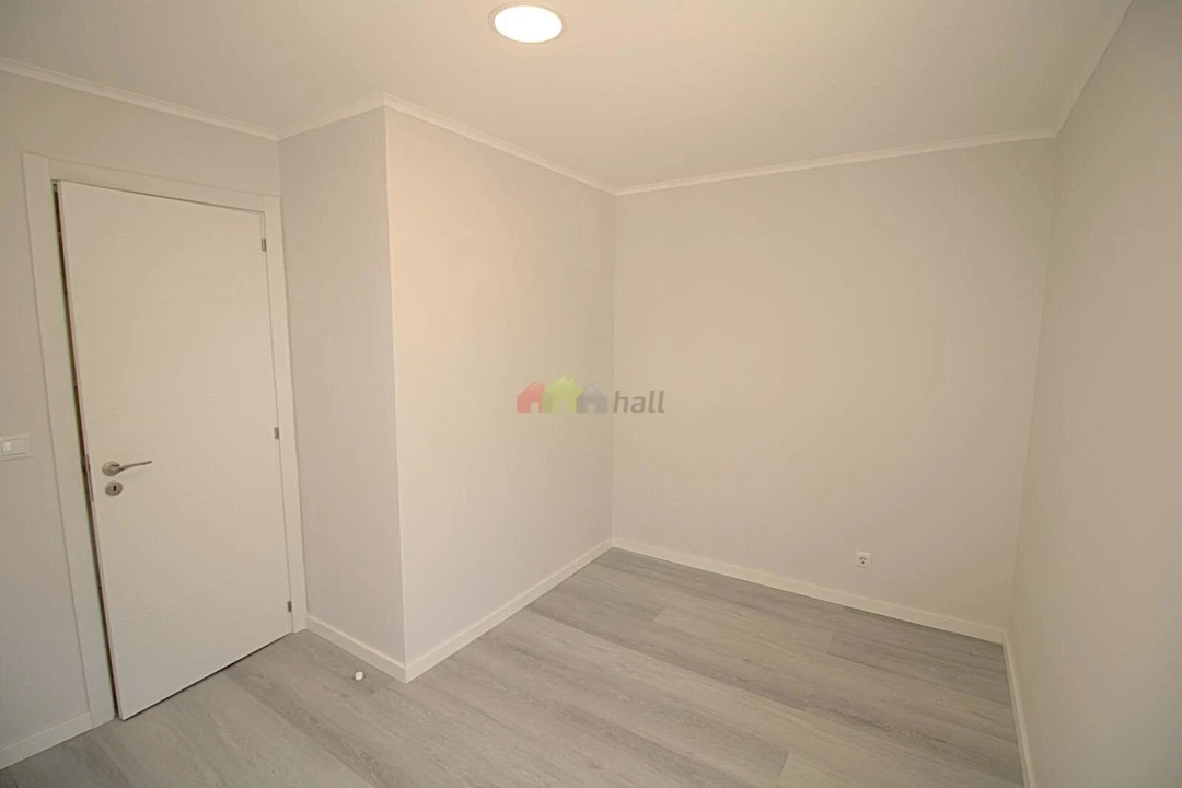 Apartamento T3 para Venda em Almada, Cova da Piedade, Pragal e Cacilhas Foto 14