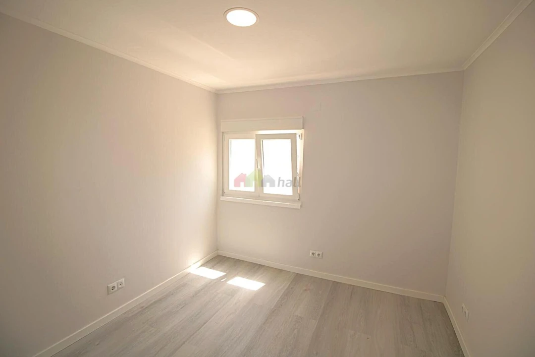 Apartamento T3 para Venda em Almada, Cova da Piedade, Pragal e Cacilhas Foto 7
