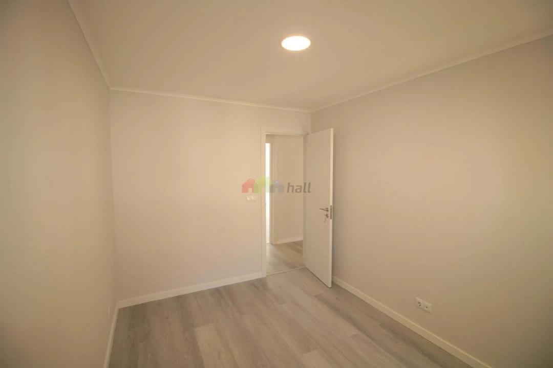 Apartamento T3 para Venda em Almada, Cova da Piedade, Pragal e Cacilhas Foto 8