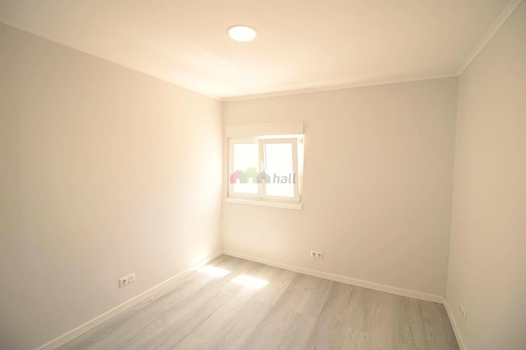 Apartamento T3 para Venda em Almada, Cova da Piedade, Pragal e Cacilhas Foto 5