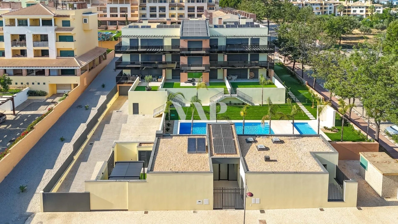 Apartamento T2 para Venda em Quarteira Foto 32