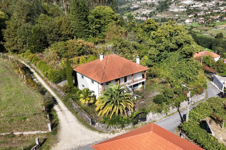 Moradia T3 para Venda em Bico e Cristelo Foto 1