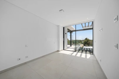 Moradia T4 para Venda em Albufeira e Olhos de Água