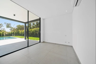 Moradia T4 para Venda em Albufeira e Olhos de Água