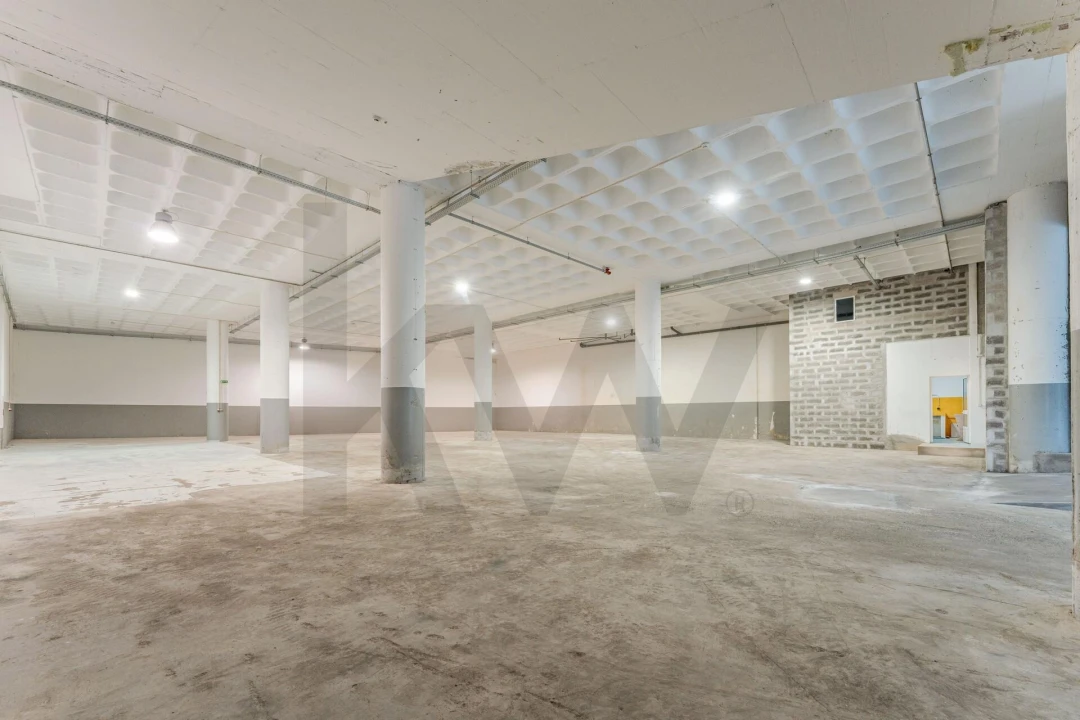 Armazém para Arrendamento em Caniço Foto 8