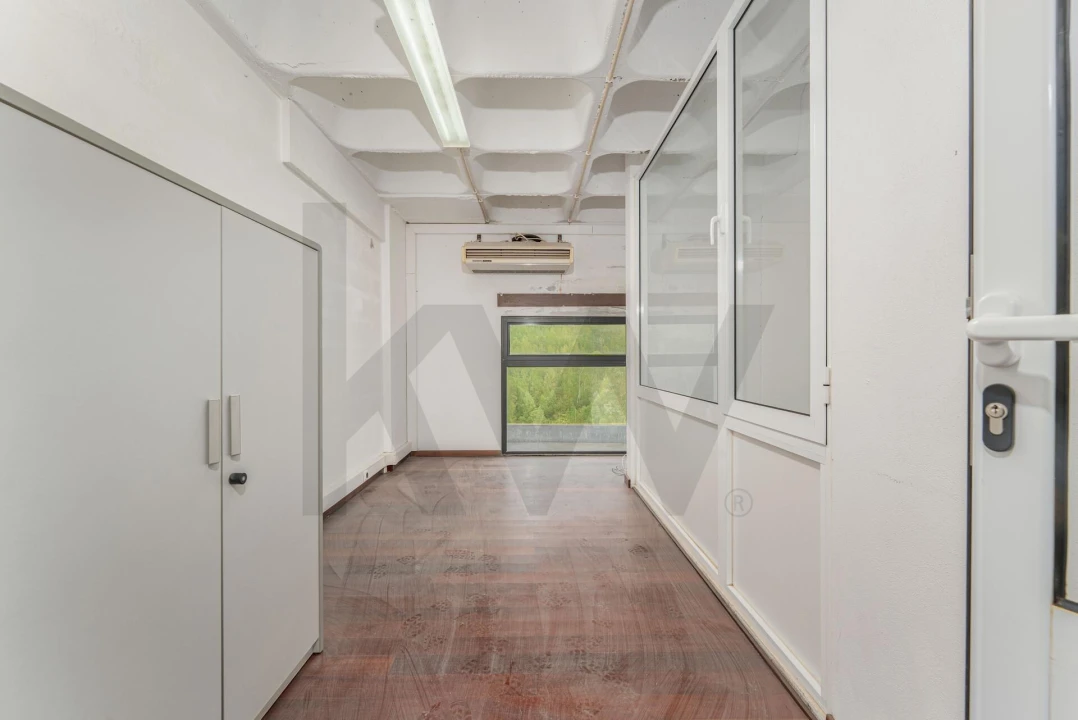 Armazém para Arrendamento em Caniço Foto 4