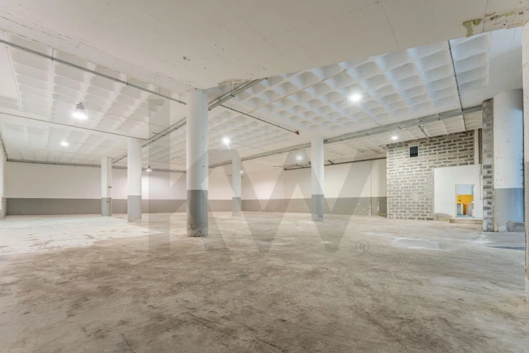 Armazém para Arrendamento em Caniço Foto 8