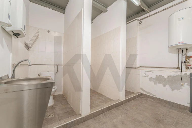 Armazém para Arrendamento em Caniço Foto 14