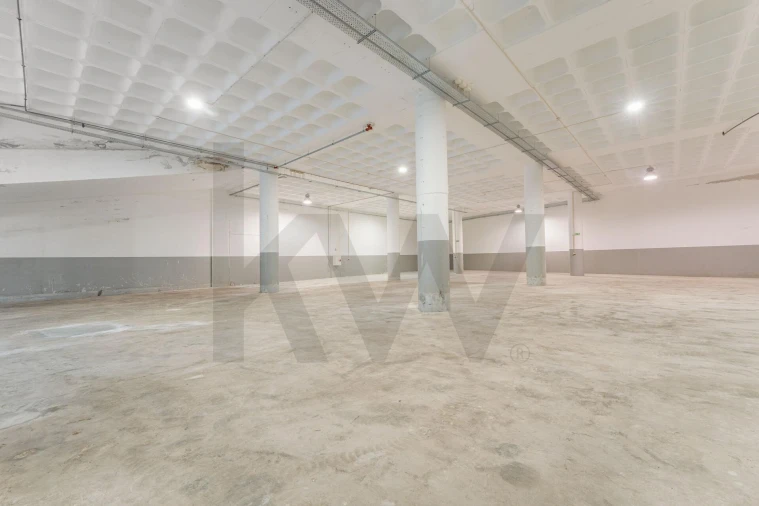 Armazém para Arrendamento em Caniço Foto 10