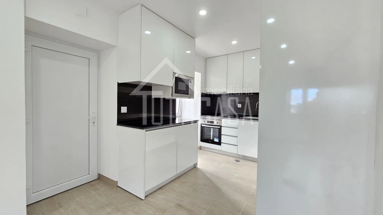 Moradia T2 para Venda em Venda do Pinheiro e Santo Estêvão das Galés Foto 8