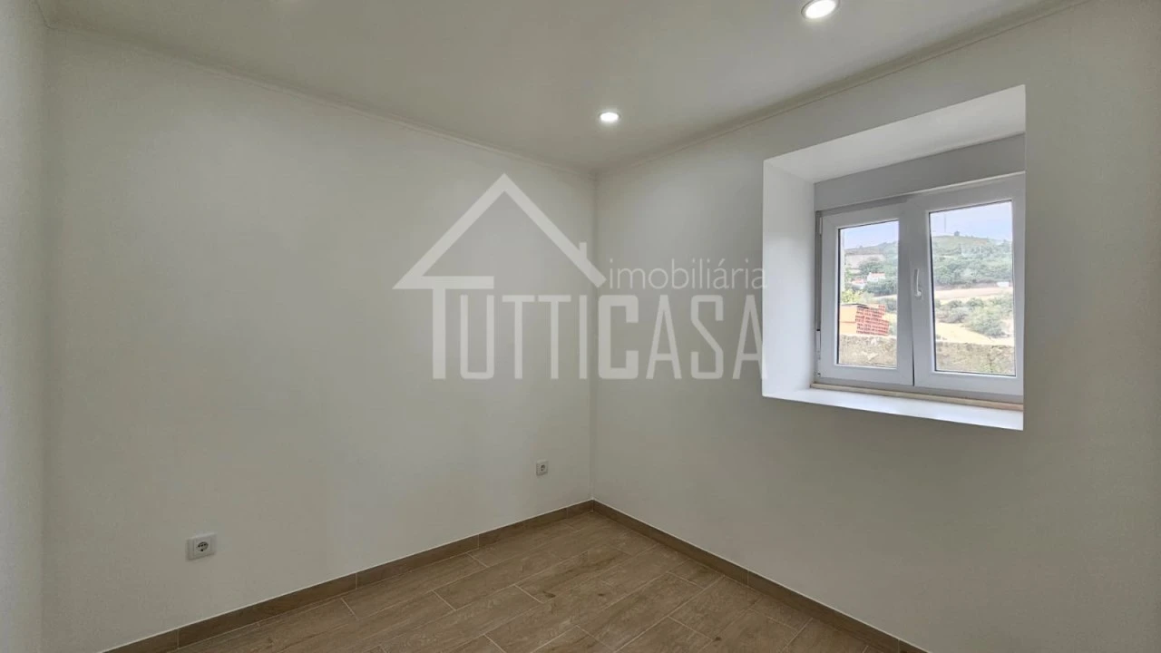 Moradia T2 para Venda em Venda do Pinheiro e Santo Estêvão das Galés Foto 10