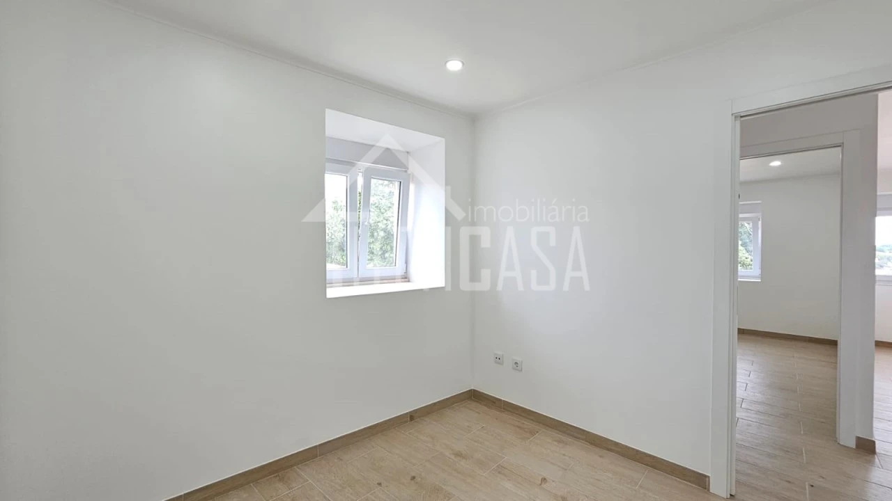 Moradia T2 para Venda em Venda do Pinheiro e Santo Estêvão das Galés Foto 11