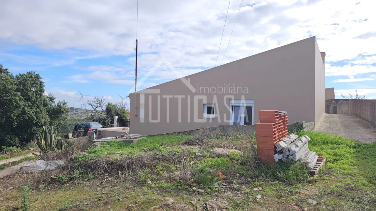 Moradia T2 para Venda em Venda do Pinheiro e Santo Estêvão das Galés Foto 31