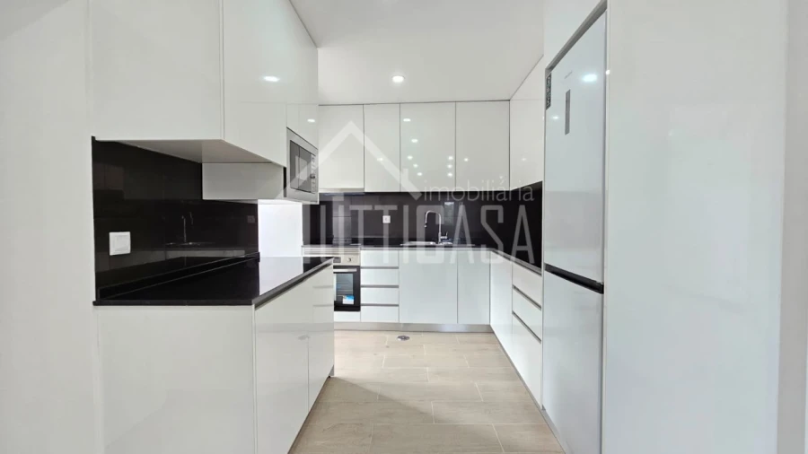 Moradia T2 para Venda em Venda do Pinheiro e Santo Estêvão das Galés Foto 5